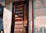 木製玄関ドアの補修と塗装作業1
